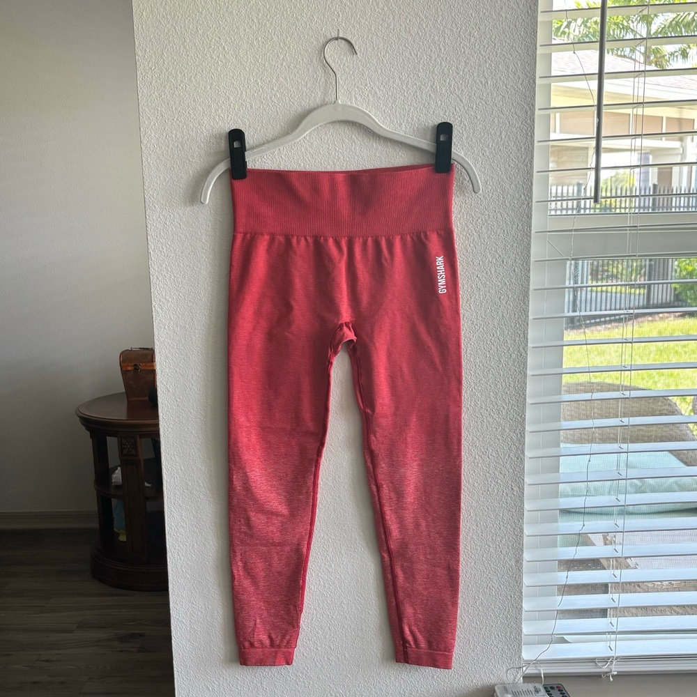GYMSHARK RED OMBRÉ SEAMLESS LEGGINGS Size Medium